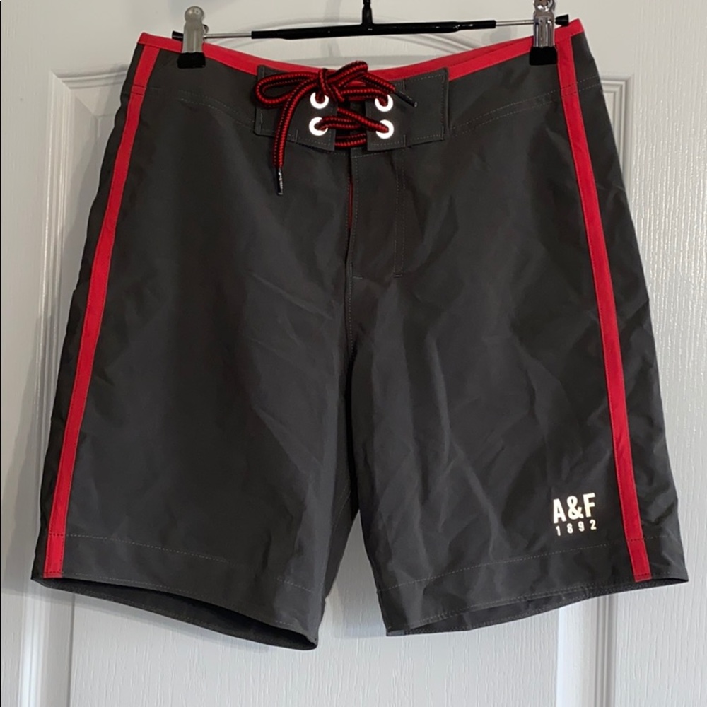 NWOT Men’s Abercrombie & Fitch Board Shorts XS
